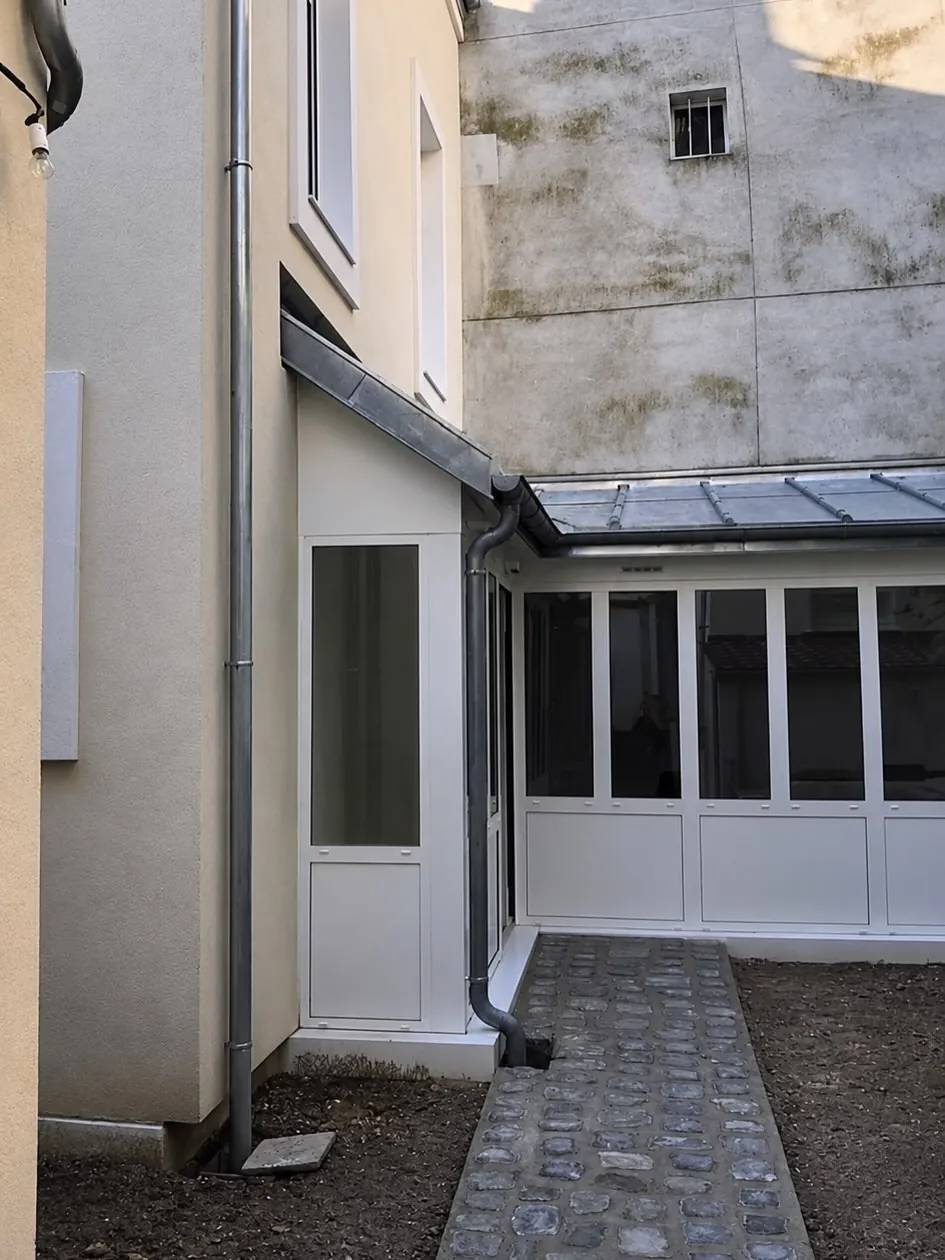 Cour et façade, isolation par l'extérieur à Paris 14e, après travaux